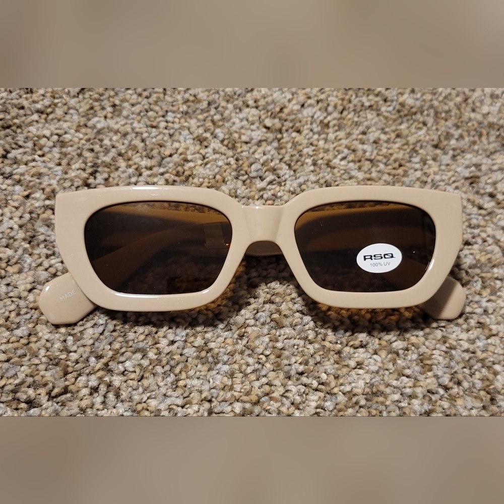 RSQ Beige Rectangular Sunglasses with Brown Lenses
